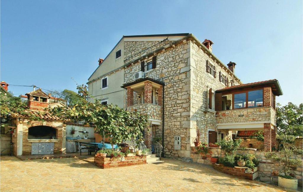 Mugeba 3 Bedroom Apartment *